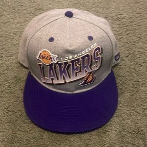 NBA Ultra Game Snap Back Los Angeles Lakers Grey Hat w Lakers Logo Print